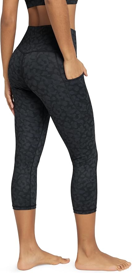 ODODOS Women's High Waisted Yoga Capris with Pockets, Tummy Control Non See Through Workout Athletic Running Capri Leggings