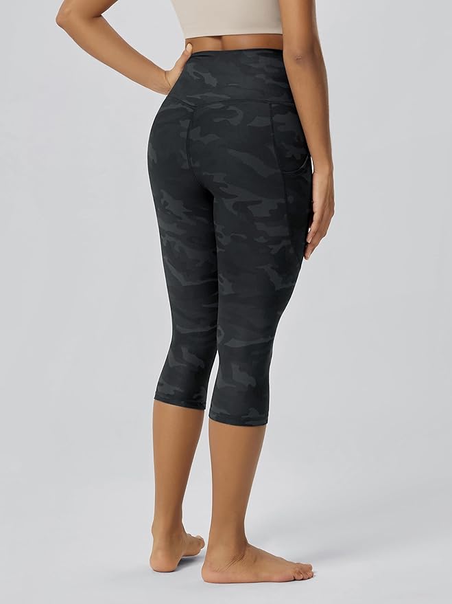 ODODOS Women's High Waisted Yoga Capris with Pockets, Tummy Control Non See Through Workout Athletic Running Capri Leggings