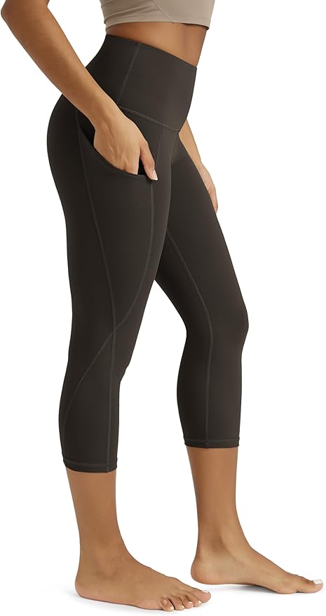 ODODOS Women's High Waisted Yoga Capris with Pockets, Tummy Control Non See Through Workout Athletic Running Capri Leggings