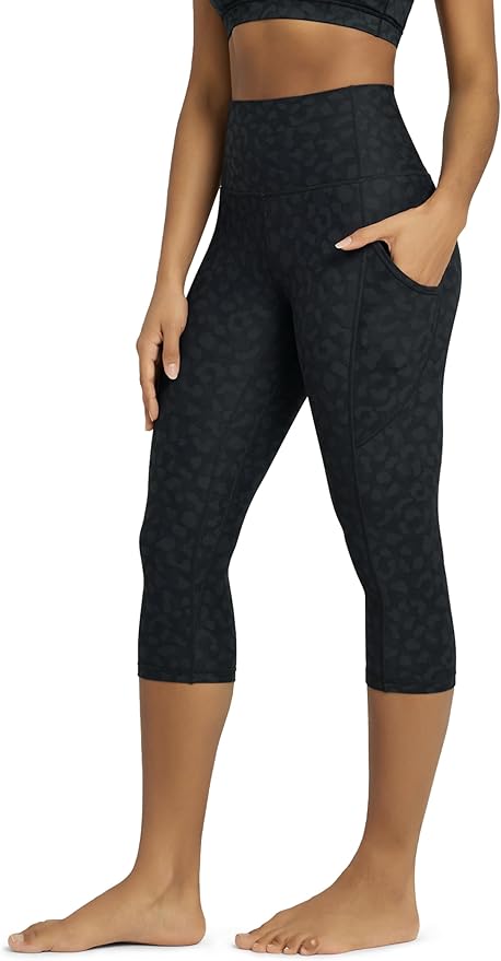 ODODOS Women's High Waisted Yoga Capris with Pockets, Tummy Control Non See Through Workout Athletic Running Capri Leggings