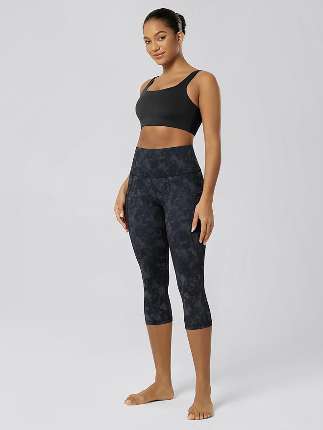 ODODOS Women's High Waisted Yoga Capris with Pockets, Tummy Control Non See Through Workout Athletic Running Capri Leggings