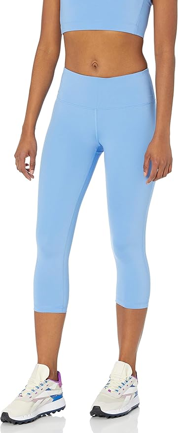 Amazon Essentials Women's Exercise Workout Leggings, Active Sculpt, Mid-Rise Capri with Pockets
