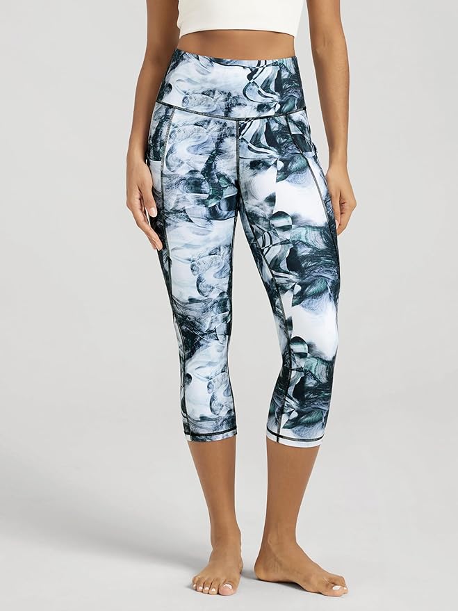 ODODOS Women's High Waisted Yoga Capris with Pockets, Tummy Control Non See Through Workout Athletic Running Capri Leggings