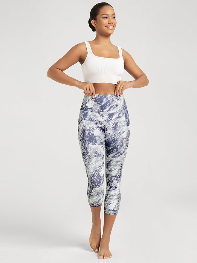ODODOS Women's High Waisted Yoga Capris with Pockets, Tummy Control Non See Through Workout Athletic Running Capri Leggings