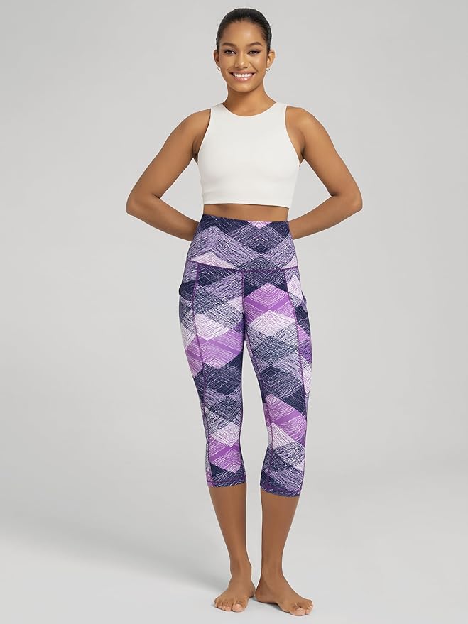 ODODOS Women's High Waisted Yoga Capris with Pockets, Tummy Control Non See Through Workout Athletic Running Capri Leggings