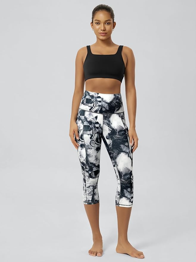 ODODOS Women's High Waisted Yoga Capris with Pockets, Tummy Control Non See Through Workout Athletic Running Capri Leggings
