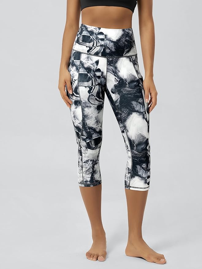 ODODOS Women's High Waisted Yoga Capris with Pockets, Tummy Control Non See Through Workout Athletic Running Capri Leggings