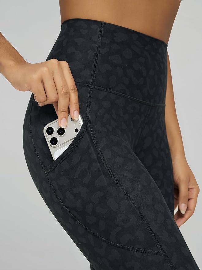 ODODOS Women's High Waisted Yoga Capris with Pockets, Tummy Control Non See Through Workout Athletic Running Capri Leggings