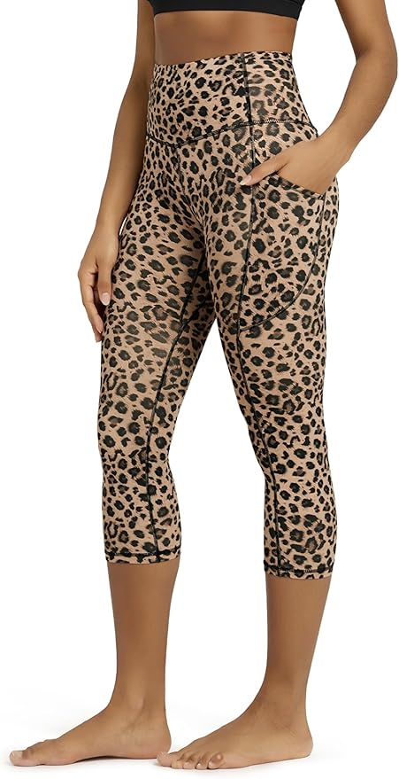 ODODOS Women's High Waisted Yoga Capris with Pockets, Tummy Control Non See Through Workout Athletic Running Capri Leggings