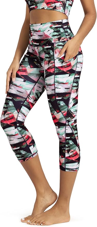 ODODOS Women's High Waisted Yoga Capris with Pockets, Tummy Control Non See Through Workout Athletic Running Capri Leggings