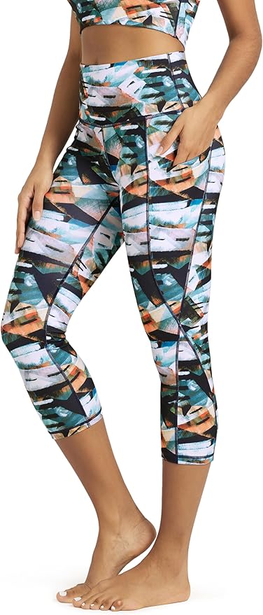 ODODOS Women's High Waisted Yoga Capris with Pockets, Tummy Control Non See Through Workout Athletic Running Capri Leggings