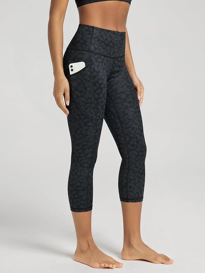ODODOS Women's High Waisted Yoga Capris with Pockets, Tummy Control Non See Through Workout Athletic Running Capri Leggings