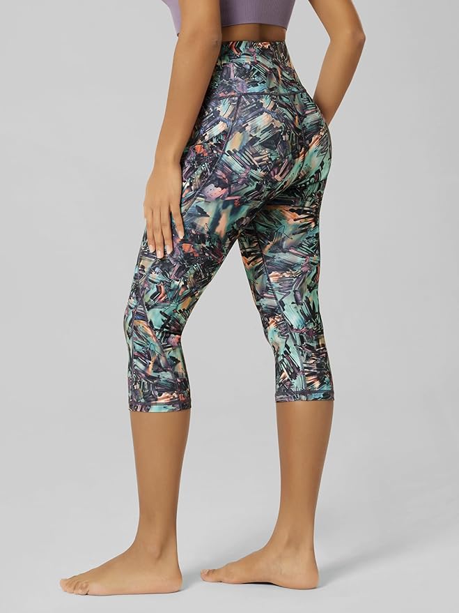 ODODOS Women's High Waisted Yoga Capris with Pockets, Tummy Control Non See Through Workout Athletic Running Capri Leggings
