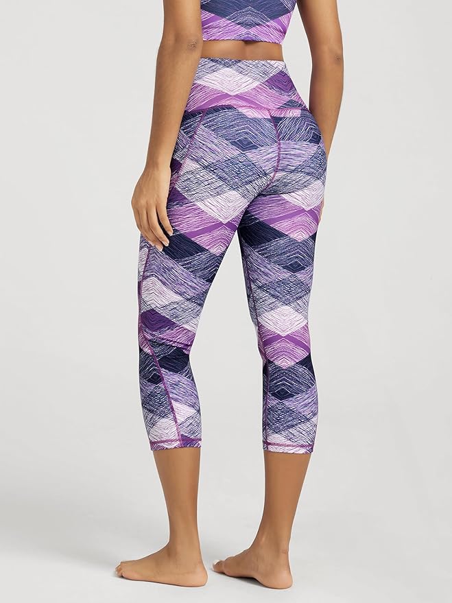 ODODOS Women's High Waisted Yoga Capris with Pockets, Tummy Control Non See Through Workout Athletic Running Capri Leggings