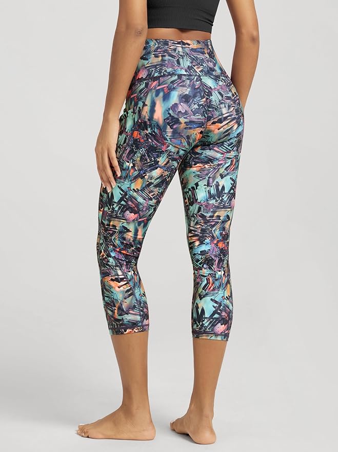 ODODOS Women's High Waisted Yoga Capris with Pockets, Tummy Control Non See Through Workout Athletic Running Capri Leggings