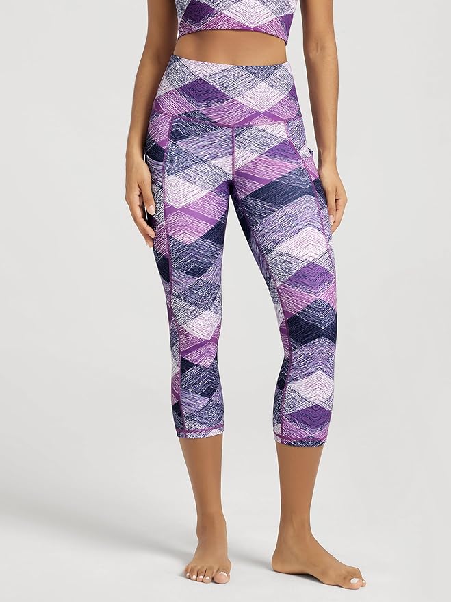 ODODOS Women's High Waisted Yoga Capris with Pockets, Tummy Control Non See Through Workout Athletic Running Capri Leggings