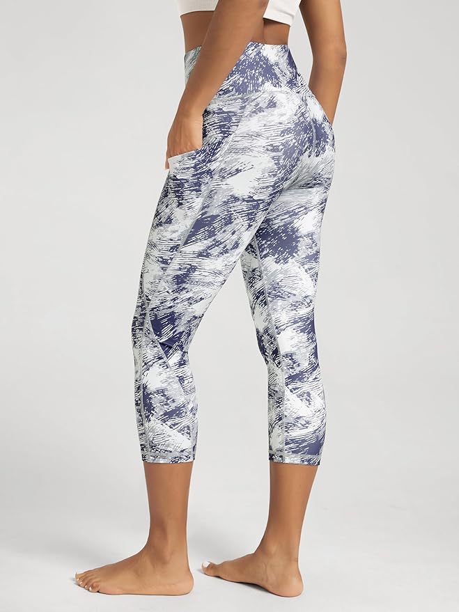 ODODOS Women's High Waisted Yoga Capris with Pockets, Tummy Control Non See Through Workout Athletic Running Capri Leggings