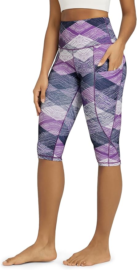 ODODOS Women's High Waisted Yoga Capris with Pockets, Tummy Control Non See Through Workout Athletic Running Capri Leggings