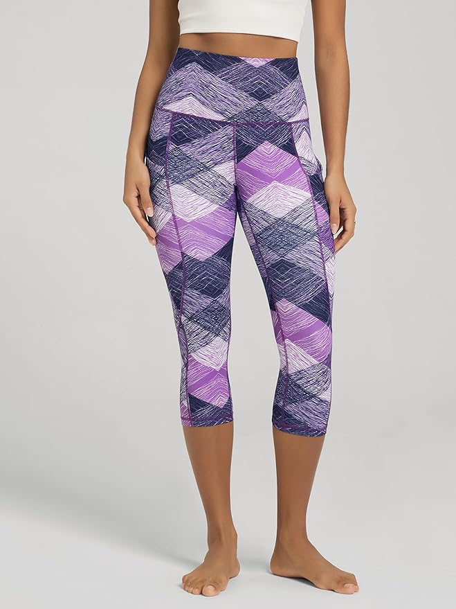 ODODOS Women's High Waisted Yoga Capris with Pockets, Tummy Control Non See Through Workout Athletic Running Capri Leggings