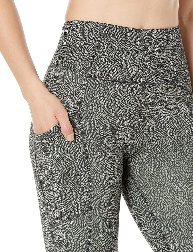 Amazon Essentials Women's High Waisted Active Sculpt Workout Athleisure Capri Leggings with Pockets